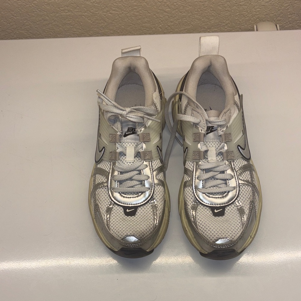 Nike Women's V2K Run shoes